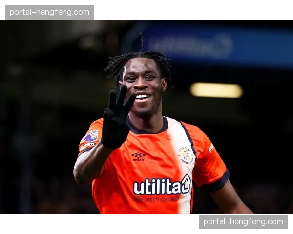 通讯：卢顿镇主场绝平埃弗顿，保级路上艰难抢得一分